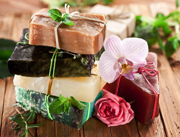 روايح صابون انتعاش نظافه واشياء كثير مع شام الغرام - فوائد الصابون 1426753402 Pieces Of Natural Soap With Herbs And Flowers