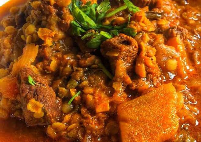 ايدام العدس باللحم والبطاطس مع الرز الابيض طبق لذيذ وشهي بالخطوات المصورة , طريقه عمل العدس باللحم والبطاطس لذيذه جدا بالخطوات